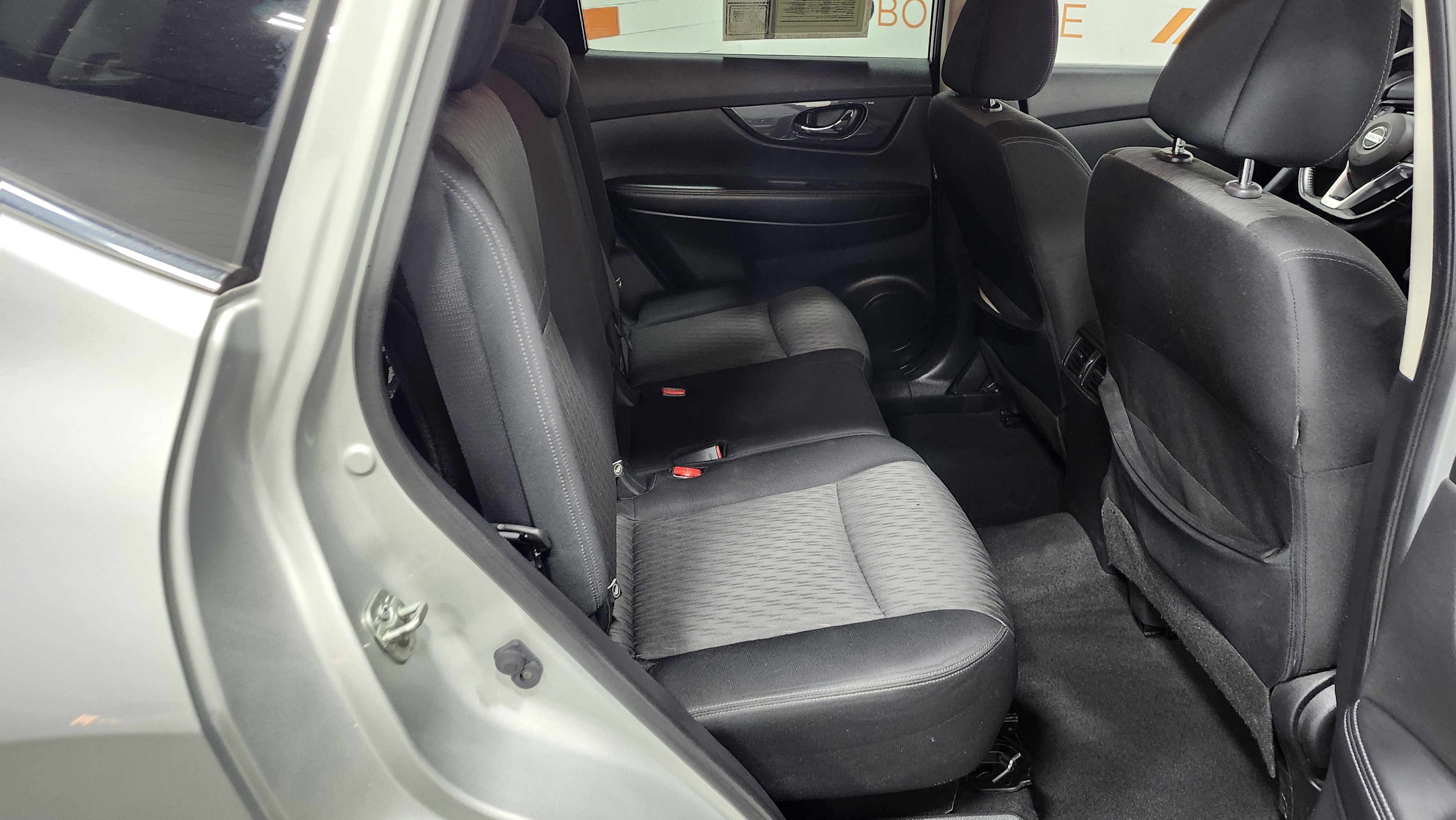 Used 2020 Nissan Rogue SV image 19