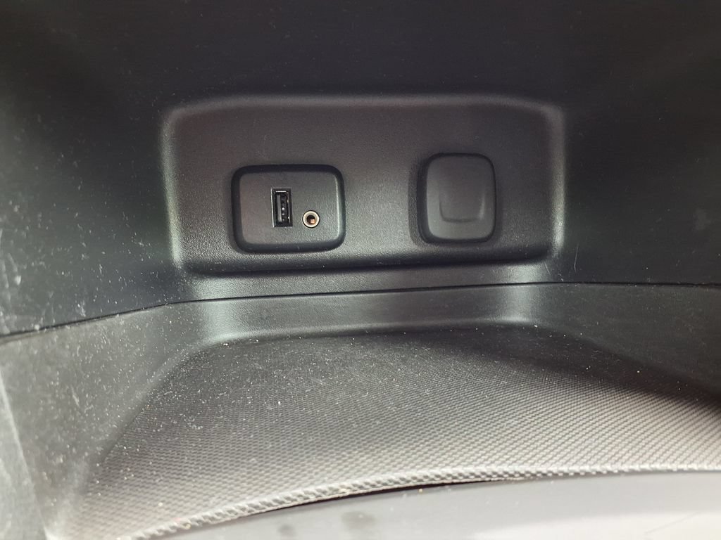Used 2018 Chevrolet Equinox LT FWD image 32
