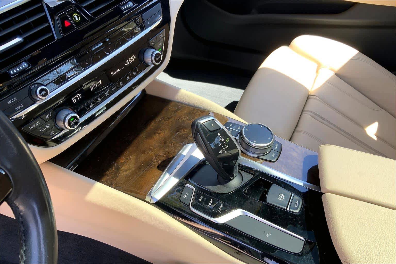 Used 2020 BMW 530i xDrive w/ Premium Package AWD/4WD image 17