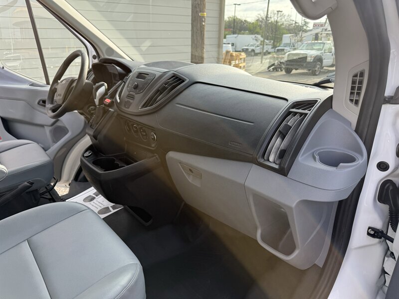 Used 2018 Ford Transit 150 XL RWD image 32