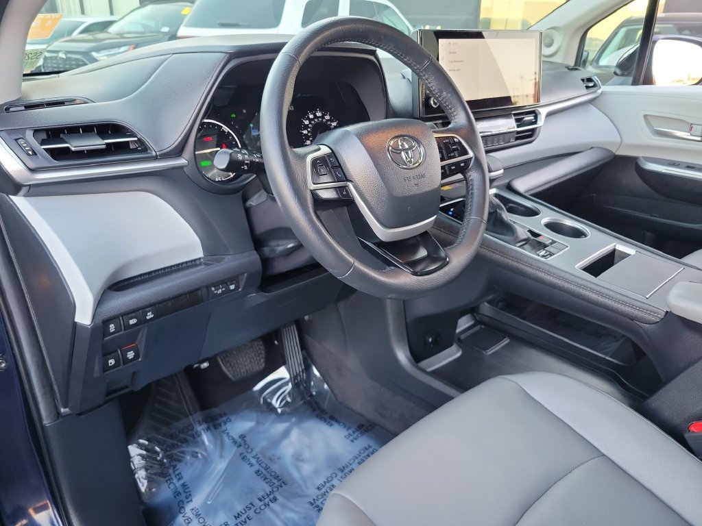 Used 2025 Toyota Sienna XLE w/ XLE Plus Package FWD image 20