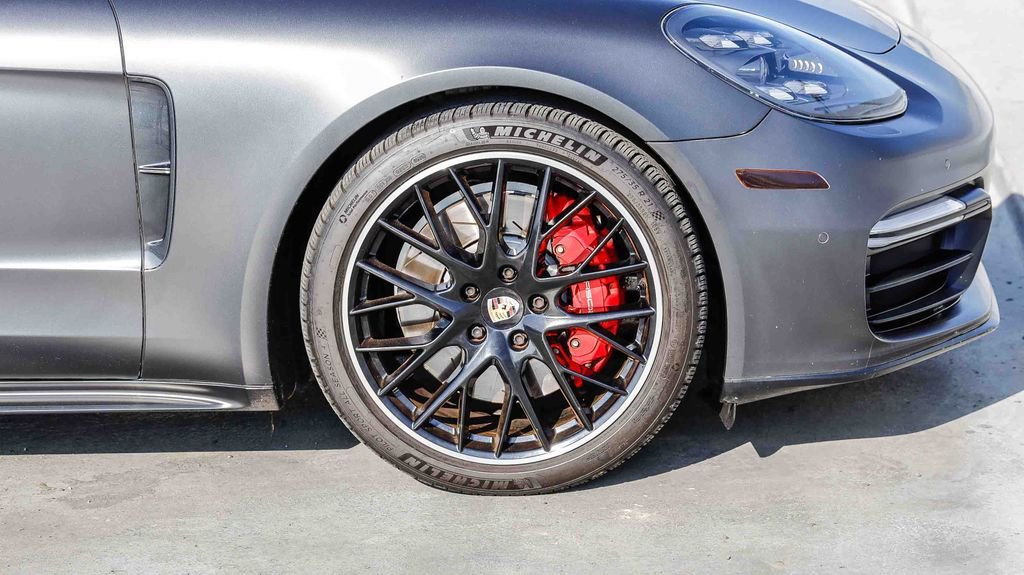 Used 2019 Porsche Panamera GTS image 11