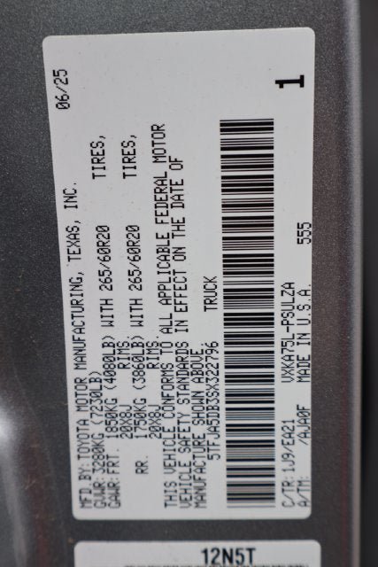 Used 2025 Toyota Tundra Limited AWD/4WD image 46
