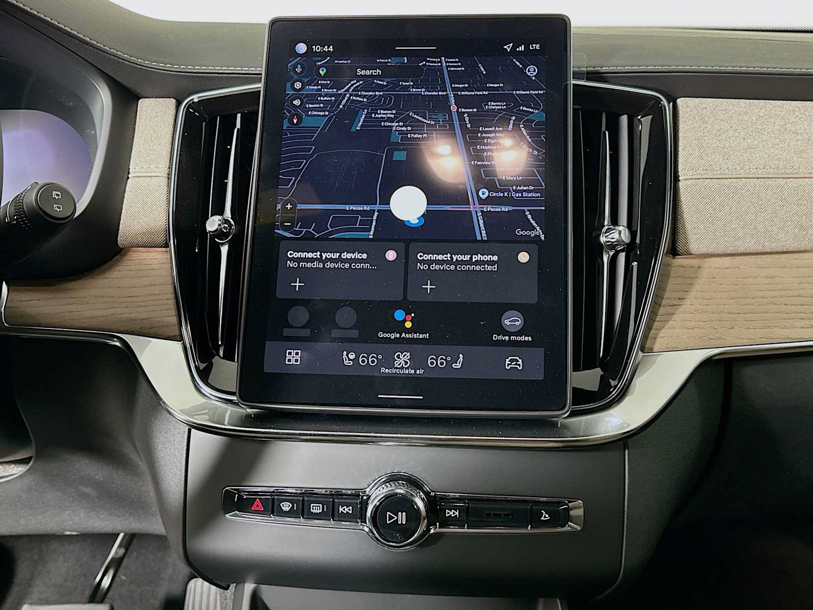 New 2026 Volvo XC90 B6 Plus w/ Protection Package Premier AWD/4WD image 13
