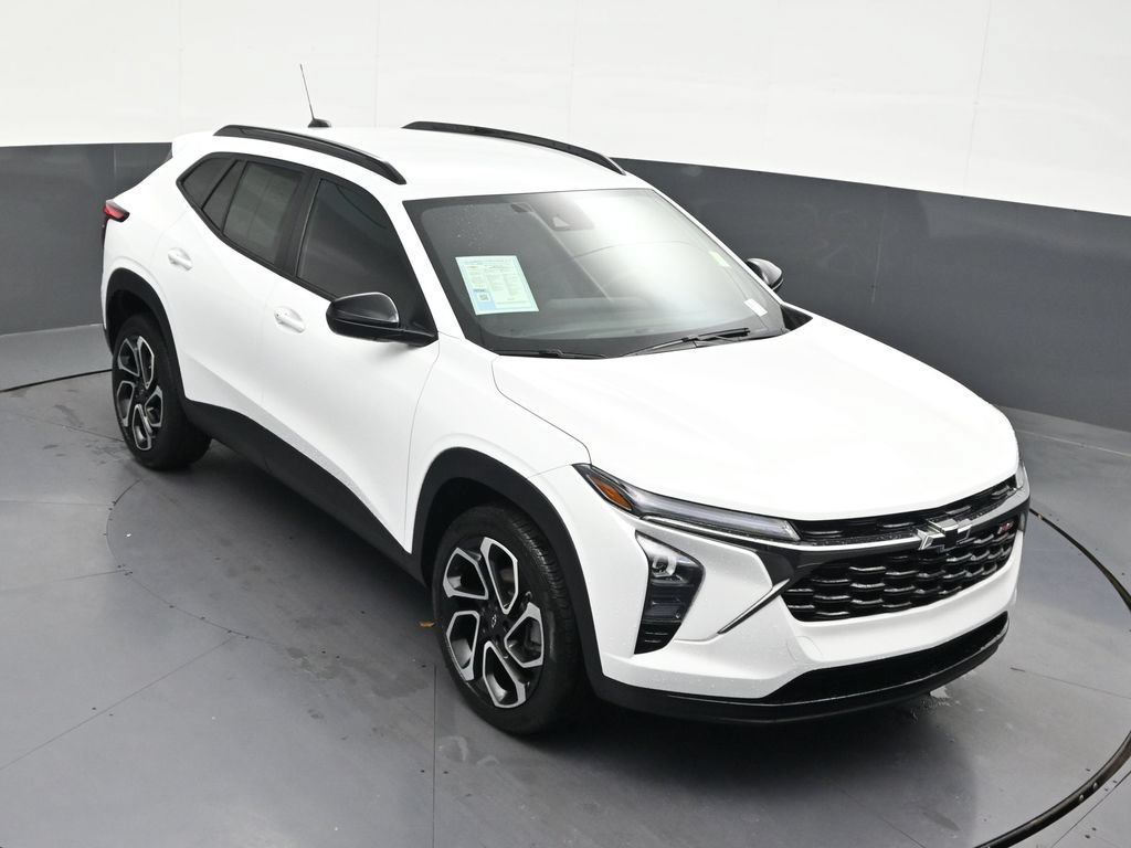 Used 2025 Chevrolet Trax RS FWD image 21