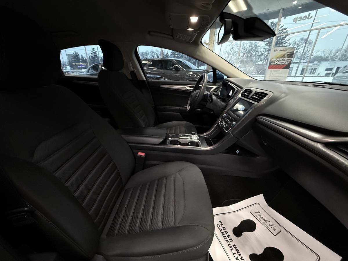 Used 2019 Ford Fusion SE image 24