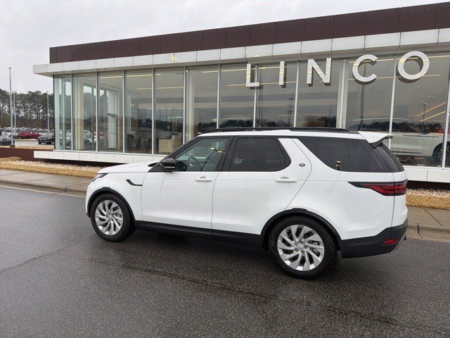 Used 2025 Land Rover Discovery S image 6
