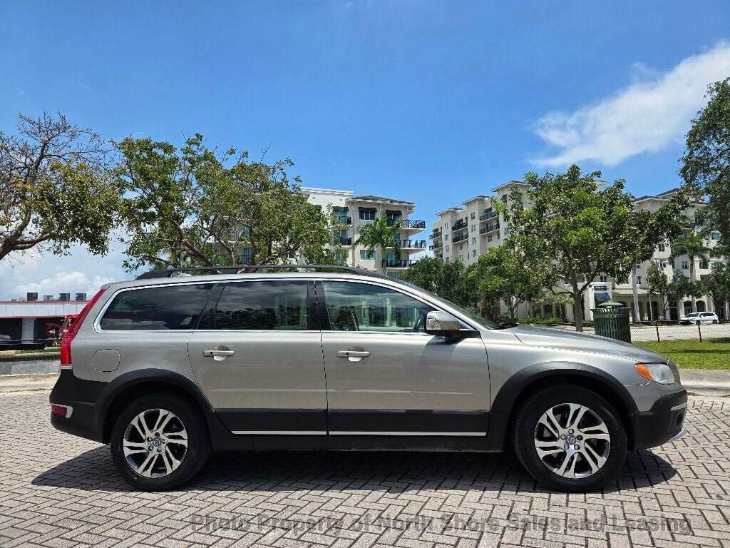 Used 2015 Volvo XC70 T5 Premier w/ Proximity Package FWD image 7