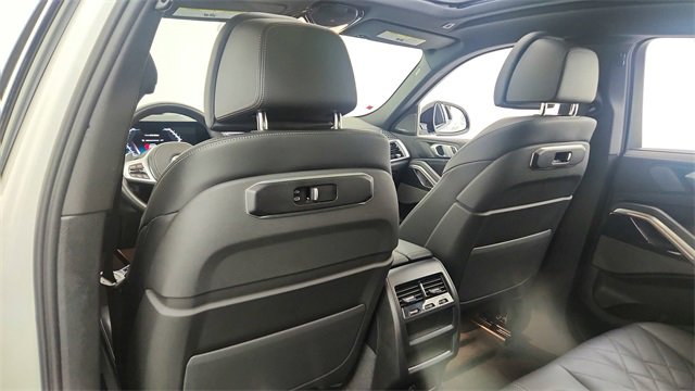 Used 2024 BMW X6 xDrive40i w/ Premium Package image 32