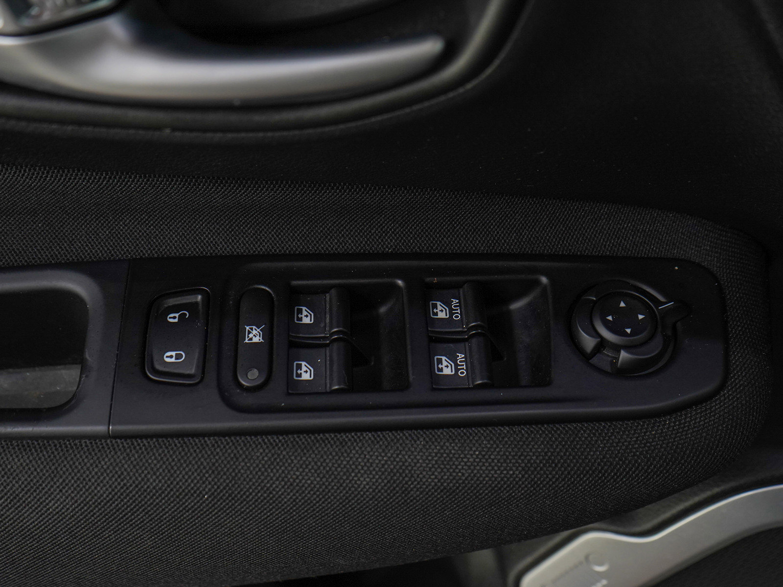 Used 2020 Jeep Renegade Latitude w/ Cold Weather Group AWD/4WD image 20