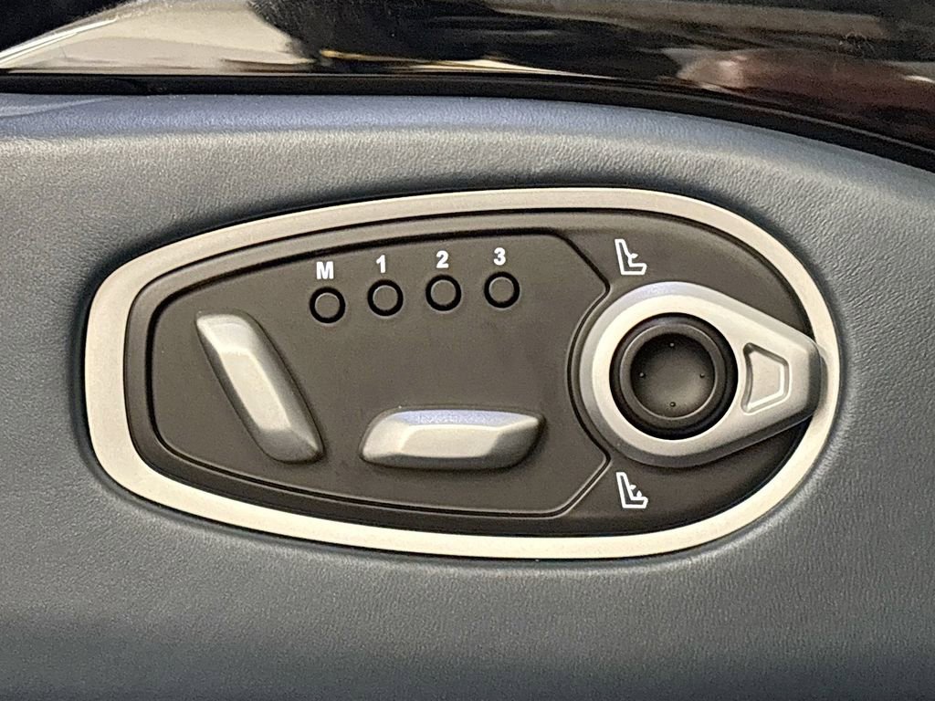 Used 2020 Aston Martin V8 Vantage Coupe RWD image 18