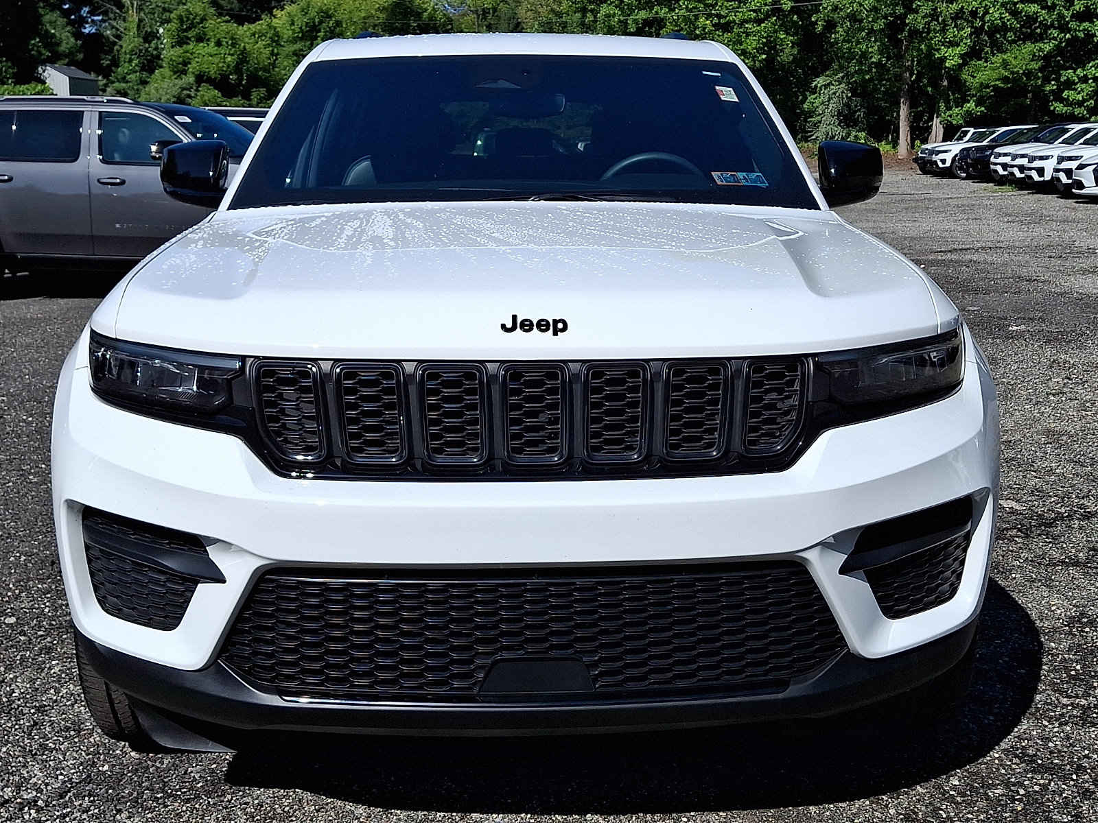 Used 2023 Jeep Grand Cherokee Altitude AWD/4WD image 2