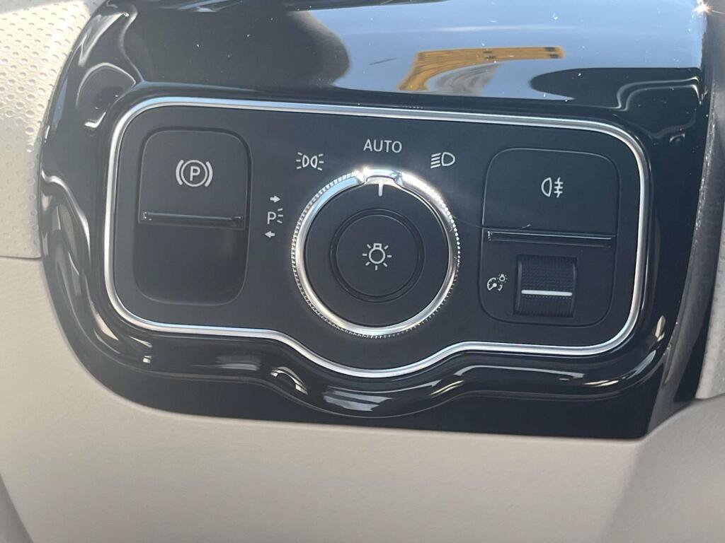 Certified 2020 Mercedes-Benz A 220 4MATIC image 31