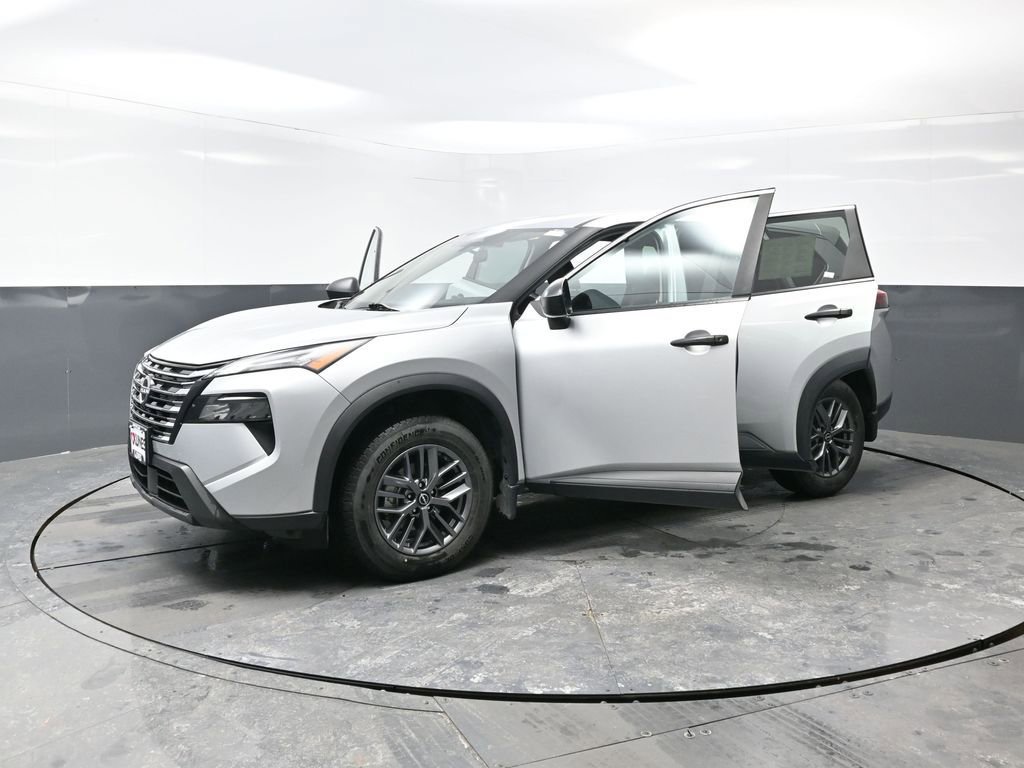 Used 2024 Nissan Rogue S image 55