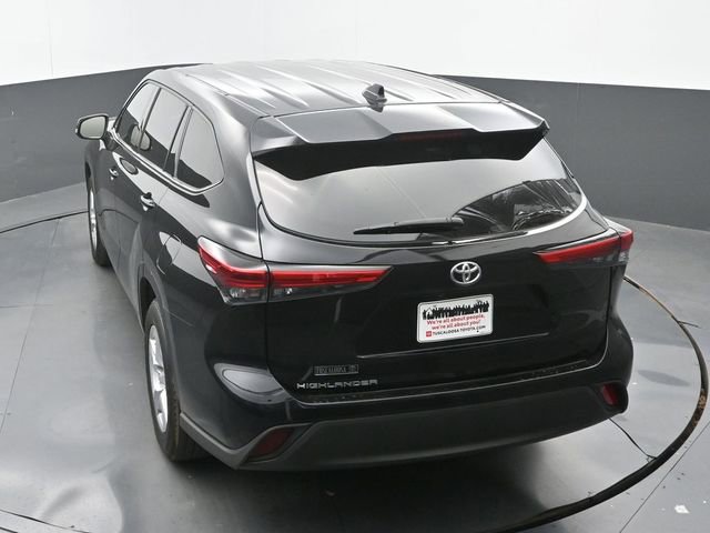 Used 2021 Toyota Highlander L FWD image 15