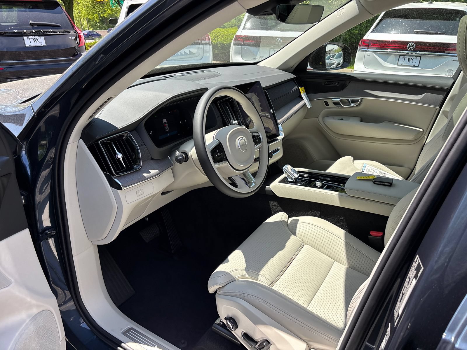 New 2026 Volvo XC90 B6 Ultra w/ Protection Package Premier AWD/4WD image 23