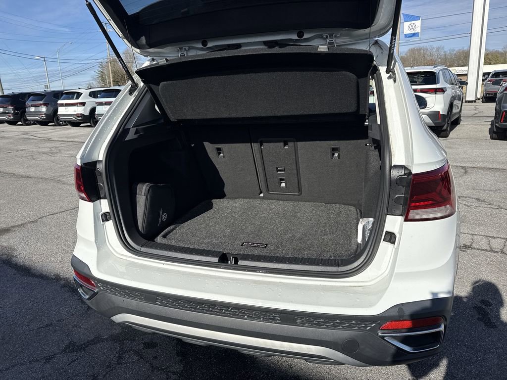 Used 2022 Volkswagen Taos SE image 41