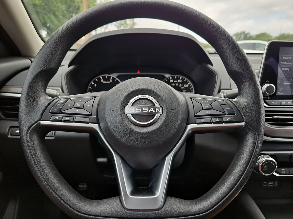 Used 2024 Nissan Altima 2.5 SV FWD image 24