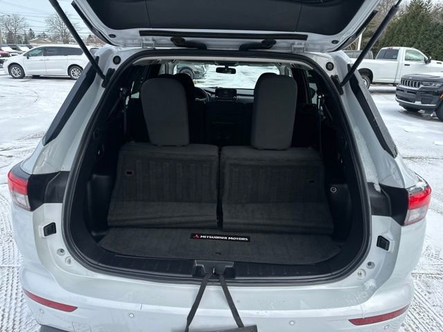 Used 2022 Mitsubishi Outlander ES image 22