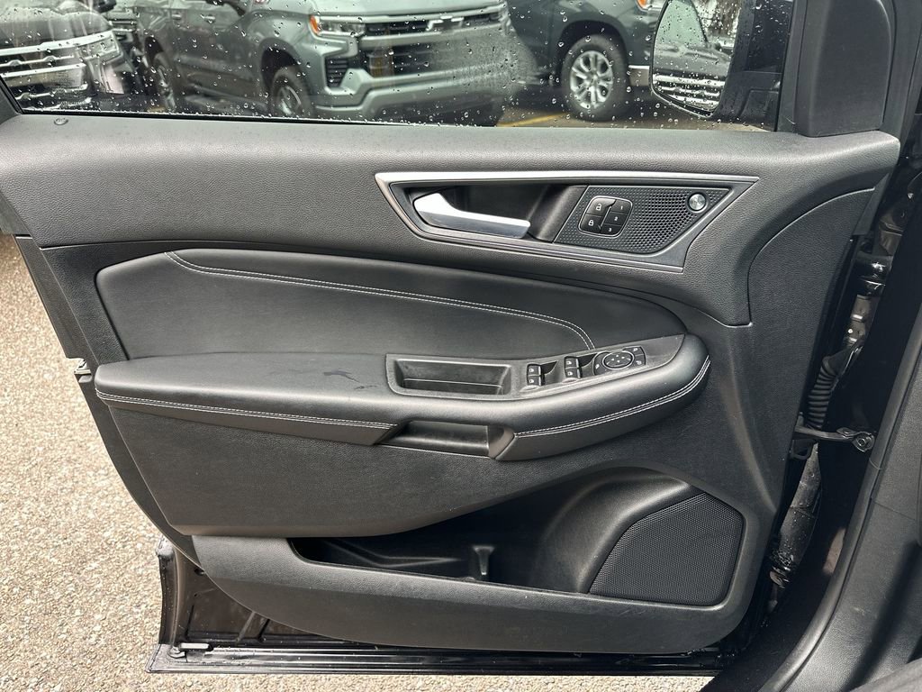 Used 2024 Ford Edge Titanium image 29