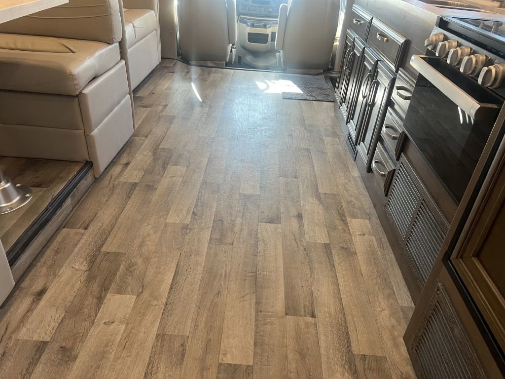 Used 2022 Ford E-450 and Econoline 450 Super Duty w/ Motorhome Prep Package image 43