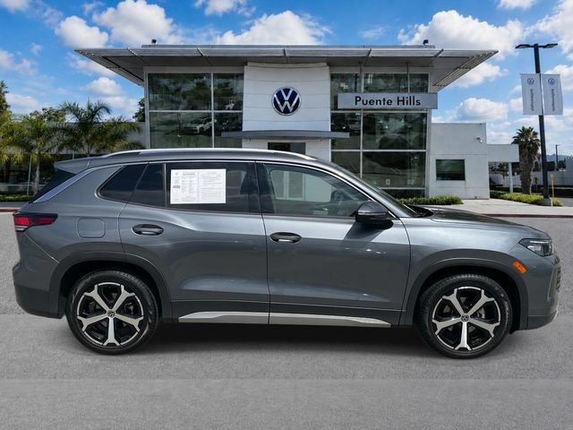 Certified 2026 Volkswagen Tiguan SE w/ Panoramic Sunroof Package FWD image 3