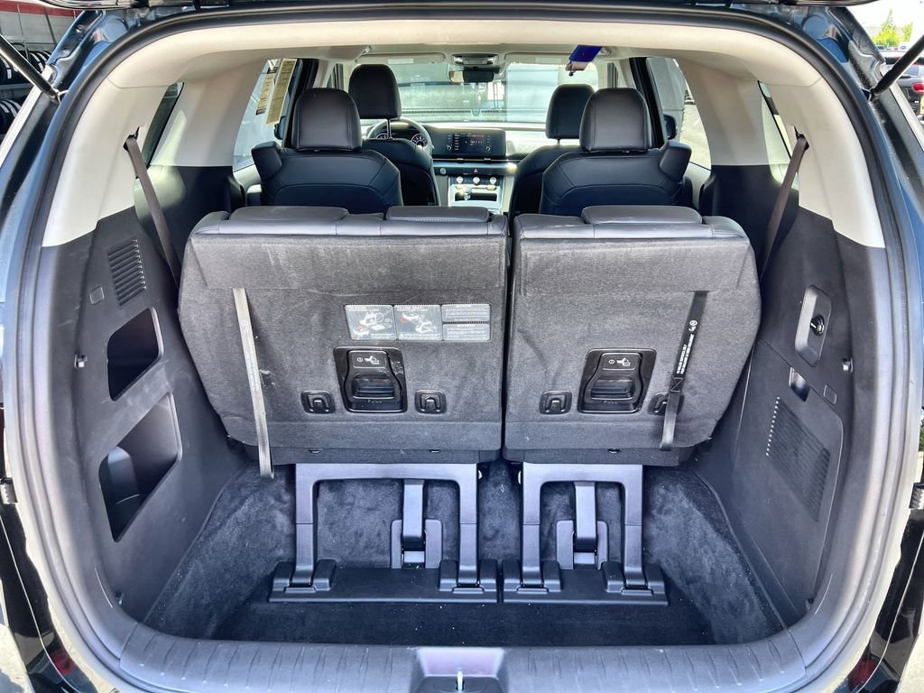Used 2023 Kia Carnival LX FWD image 23