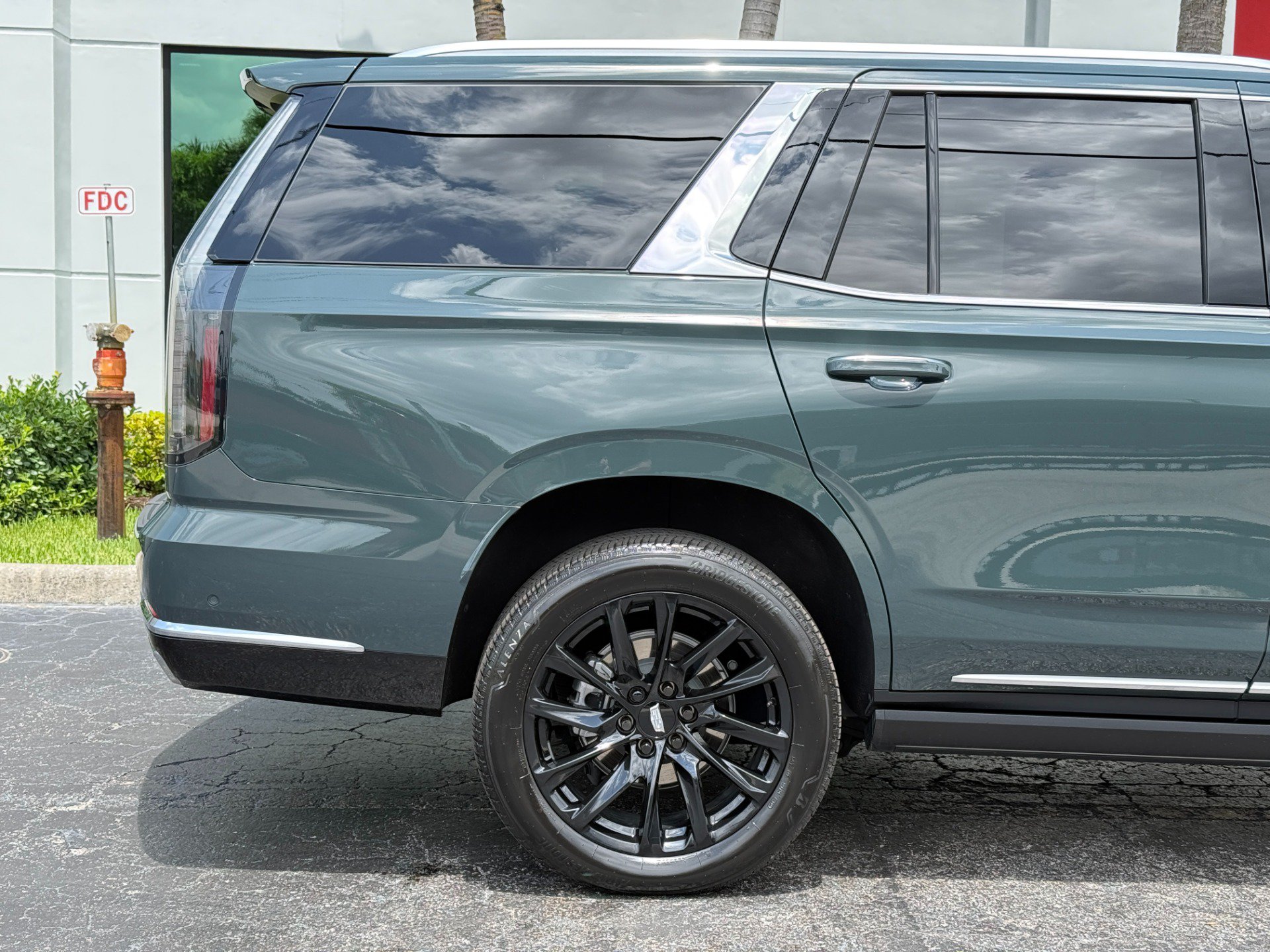 Used 2025 Cadillac Escalade Premium Luxury w/ Touring Package AWD/4WD image 5