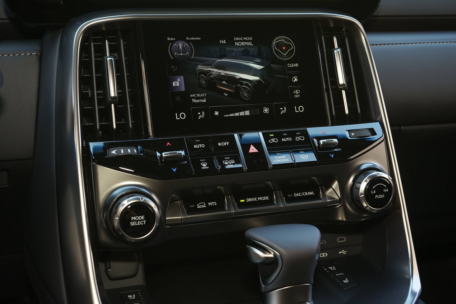 Used 2026 Lexus LX 600 4WD w/ Luxury Package image 16