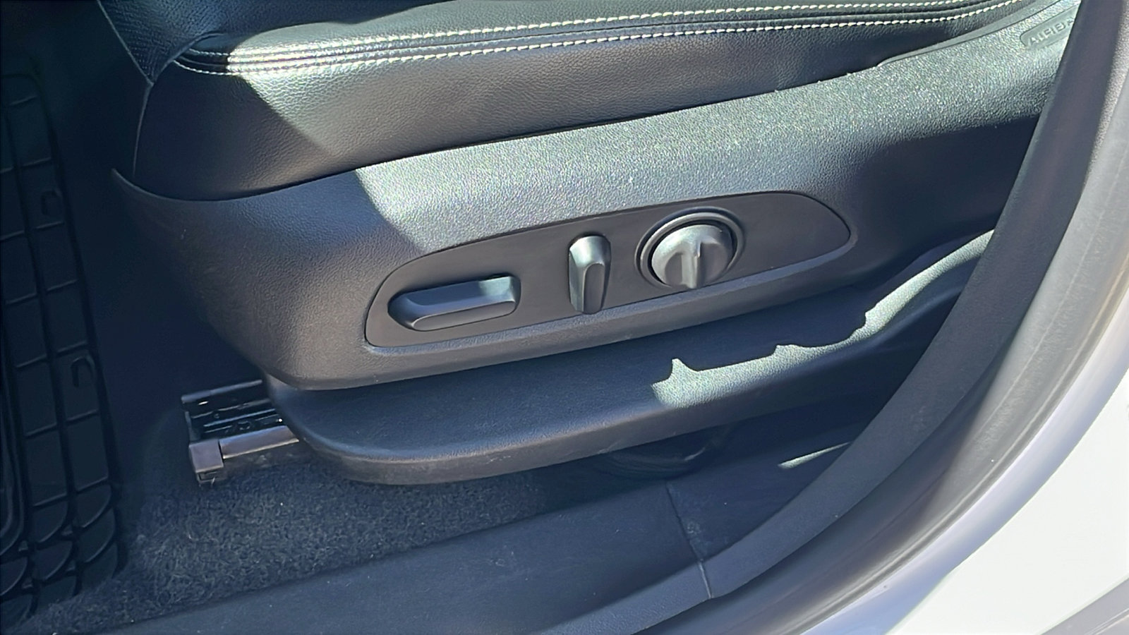 Certified 2024 GMC Terrain SLT image 11