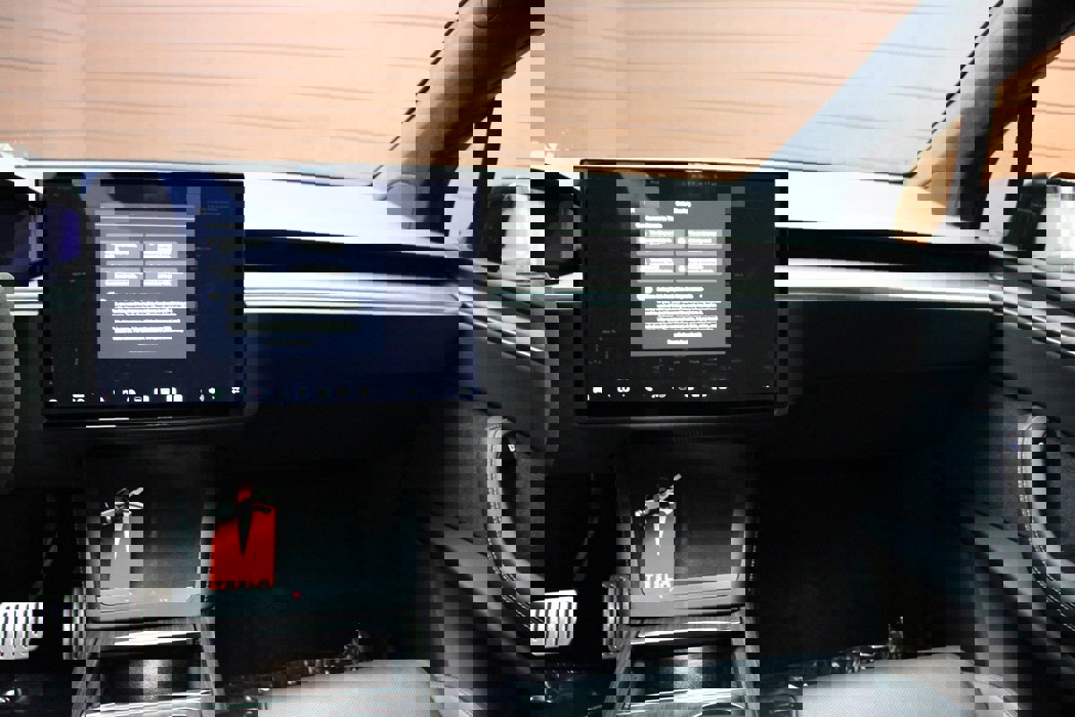 Used 2023 Tesla Model X image 45