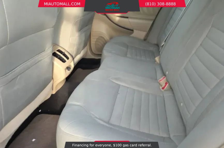 Used 2013 Ford Taurus SE FWD image 10