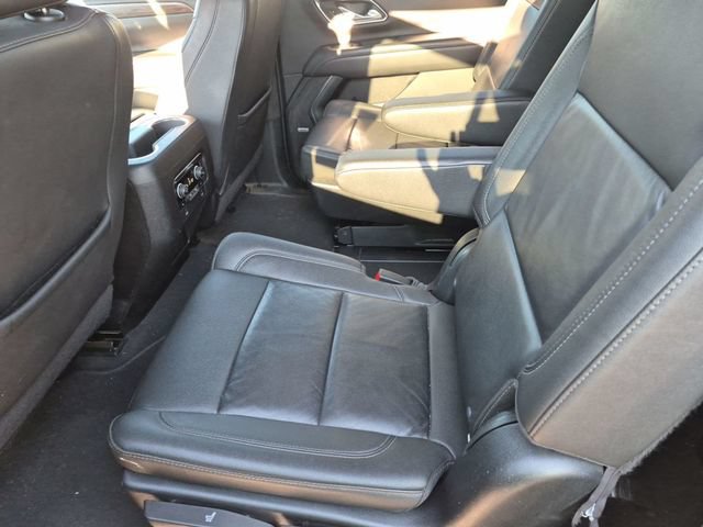 Used 2022 Chevrolet Tahoe Z71 w/ Luxury Package AWD/4WD image 9