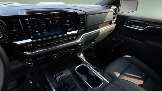 Used 2025 Chevrolet Silverado 1500 LT Trail Boss w/ Convenience Package II AWD/4WD image 25