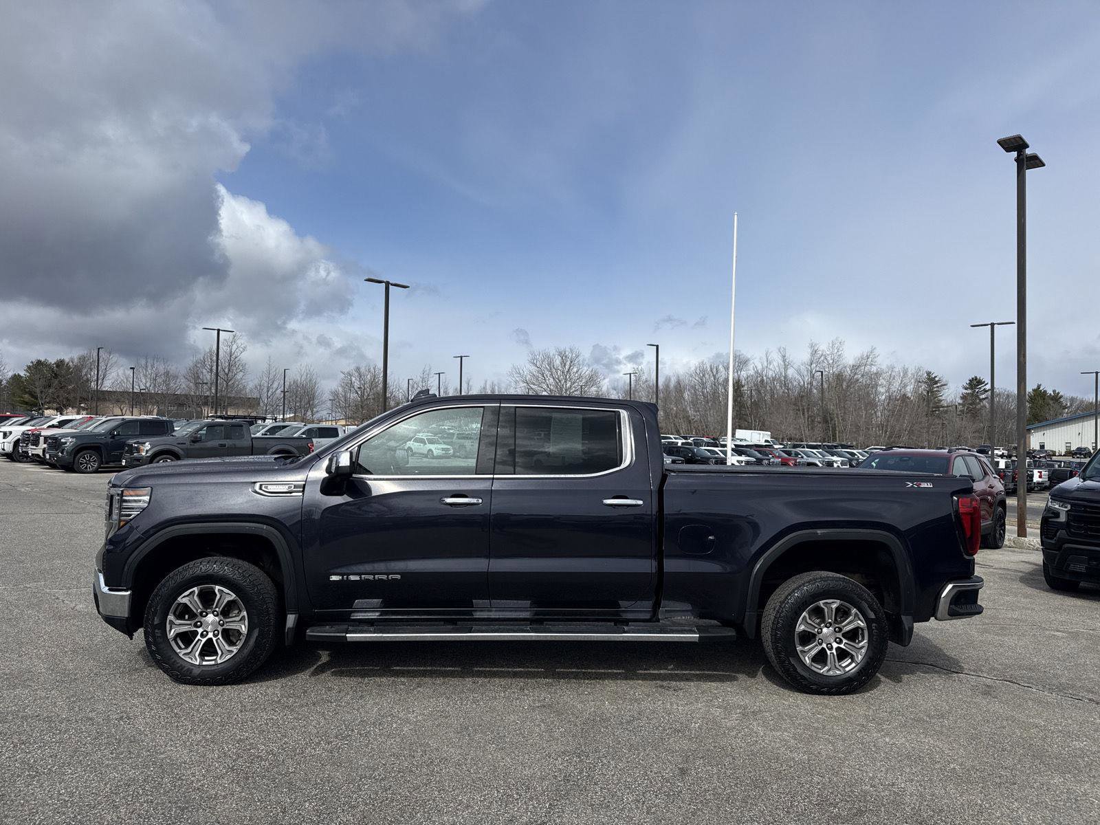 Used 2022 GMC Sierra 1500 SLT w/ SLT Convenience Package image 3
