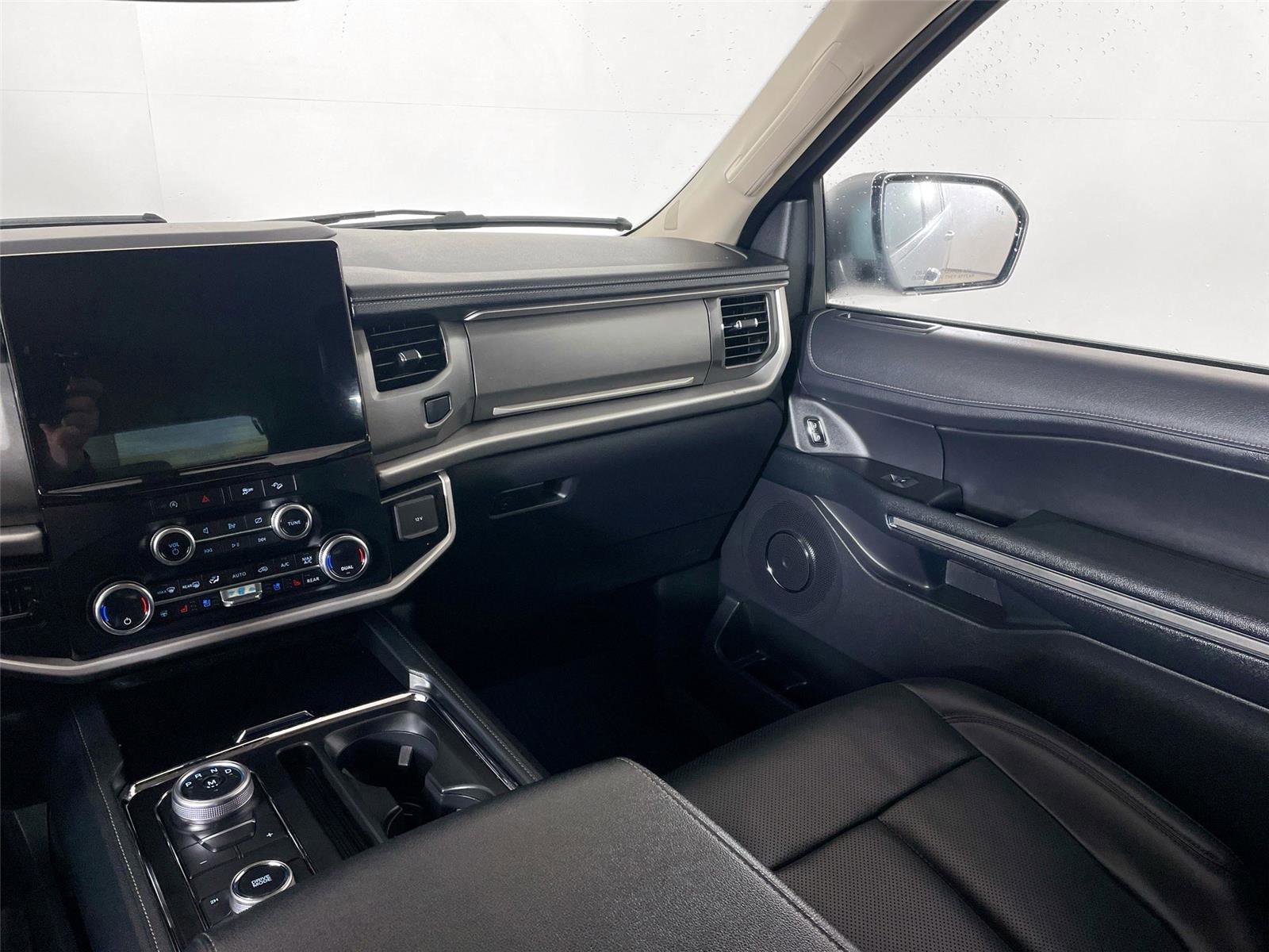 Used 2024 Ford Expedition XLT image 31