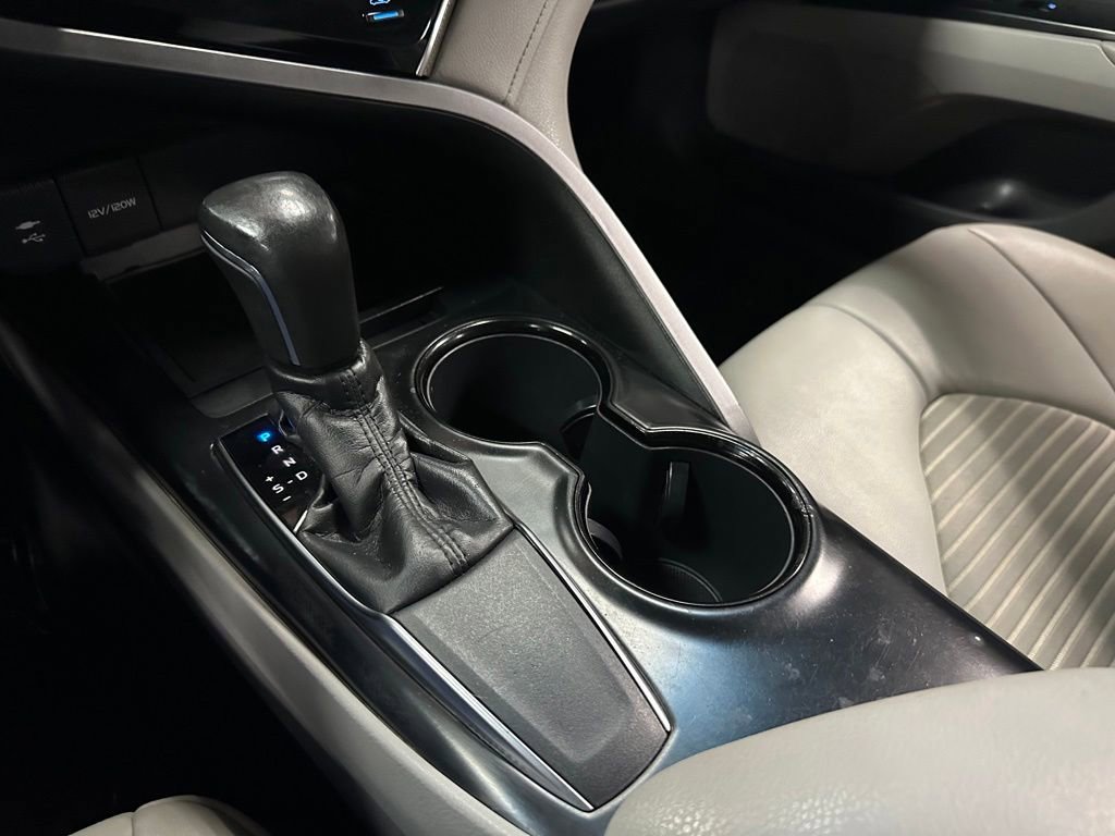 Used 2018 Toyota Camry SE FWD image 21