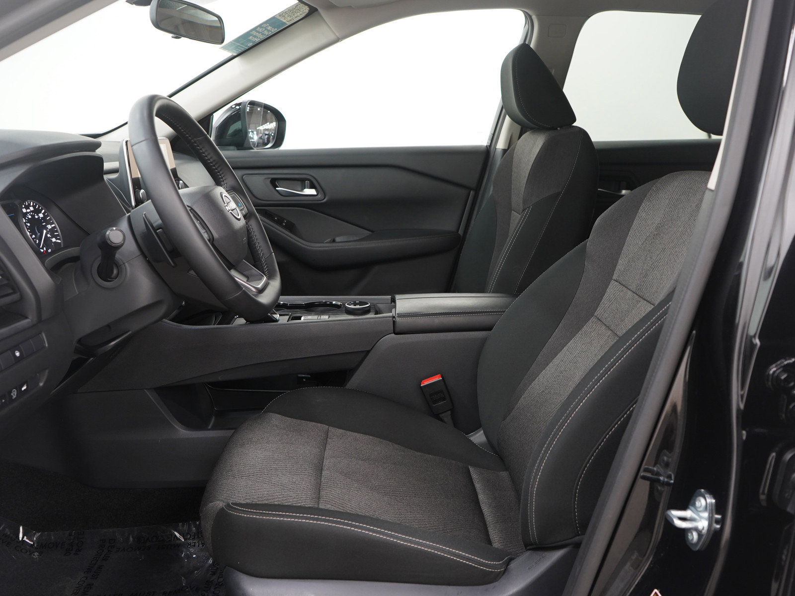Used 2025 Nissan Rogue SV AWD/4WD image 25