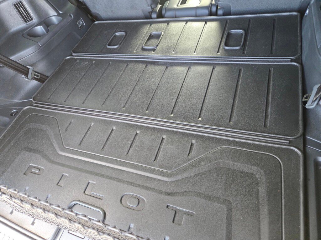 Certified 2025 Honda Pilot Black Edition image 18