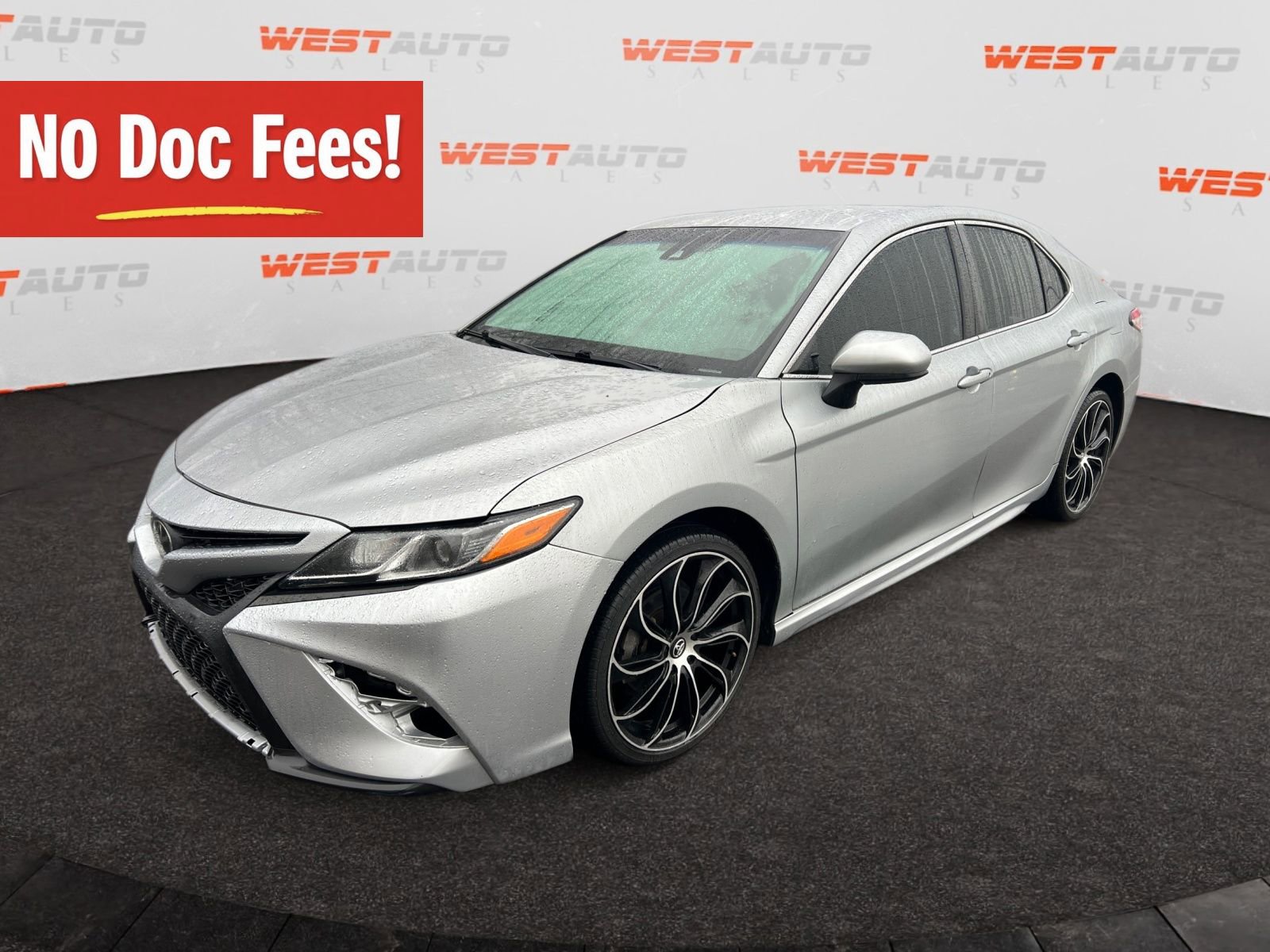 Used 2019 Toyota Camry SE FWD image 1