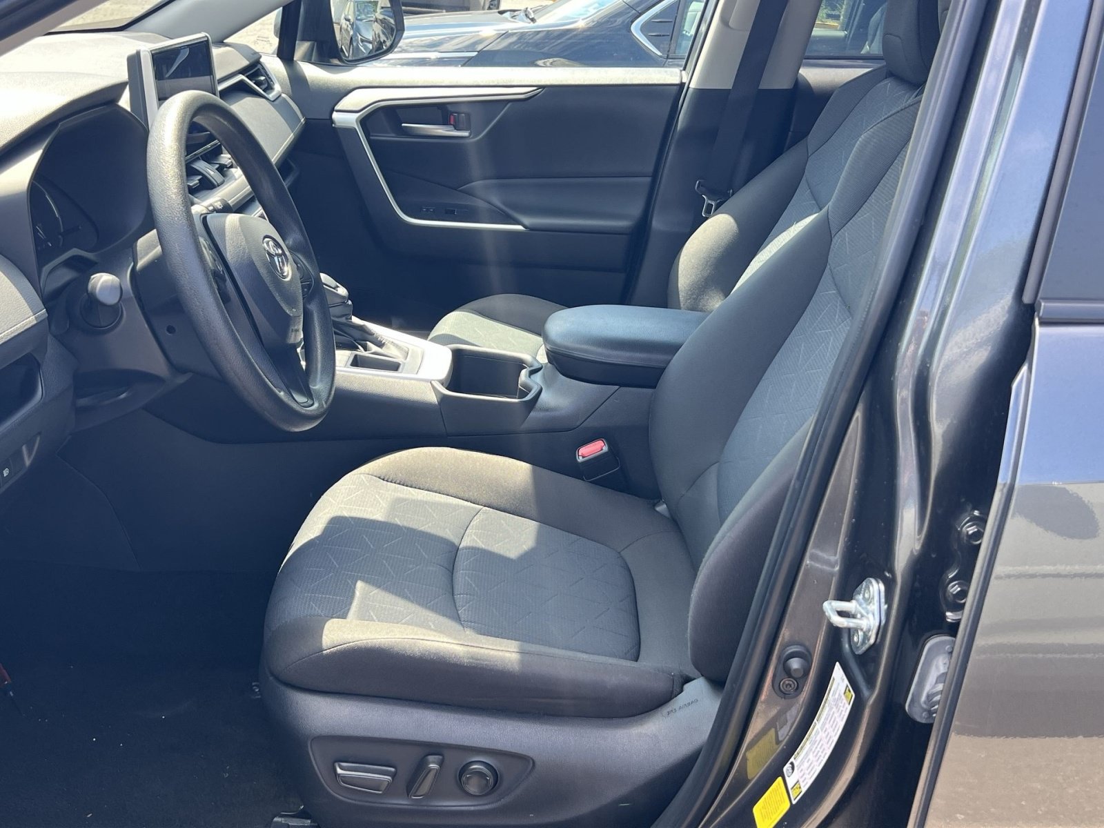 Used 2025 Toyota RAV4 XLE FWD image 10