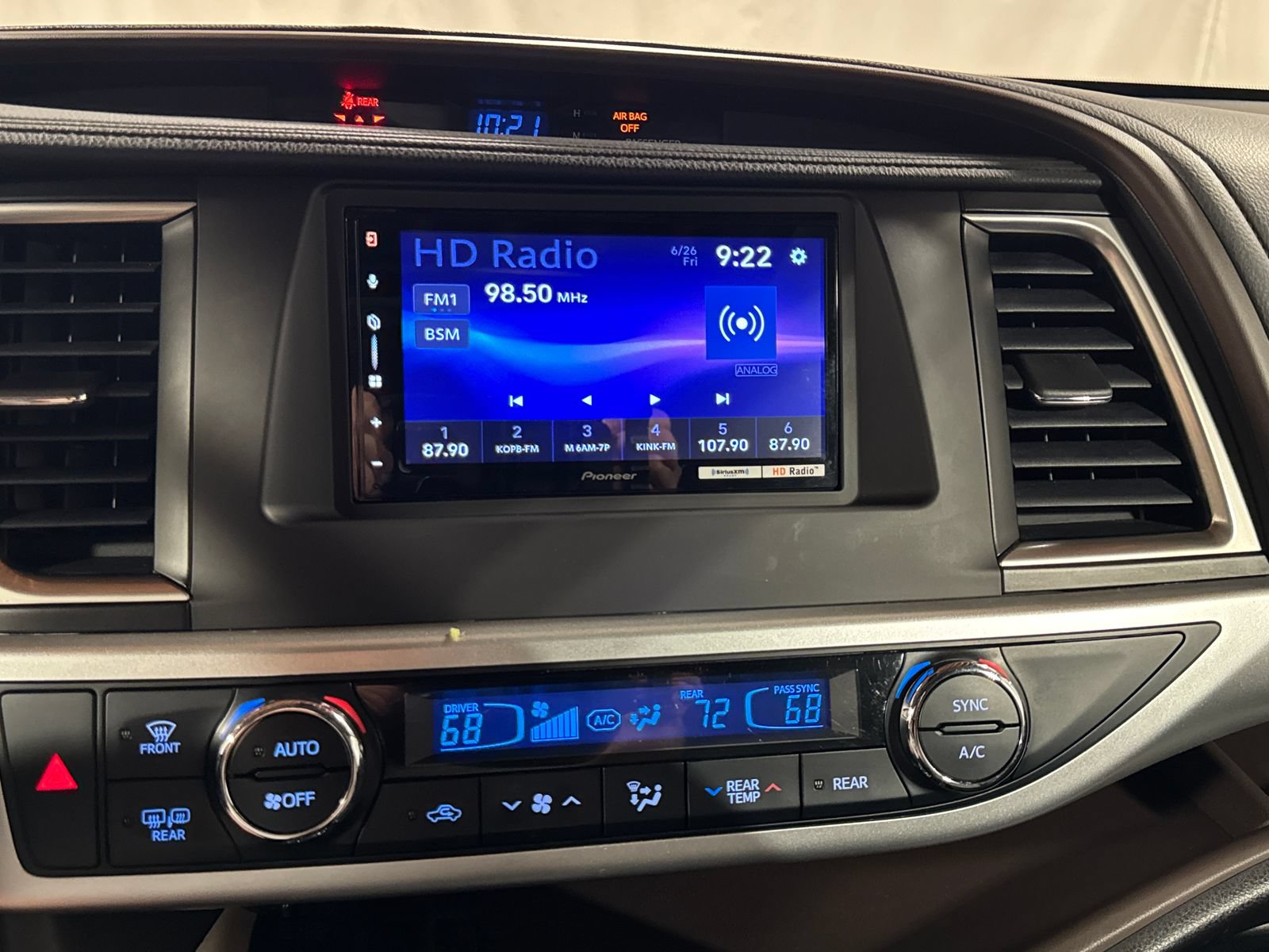 Used 2018 Toyota Highlander XLE AWD/4WD image 20
