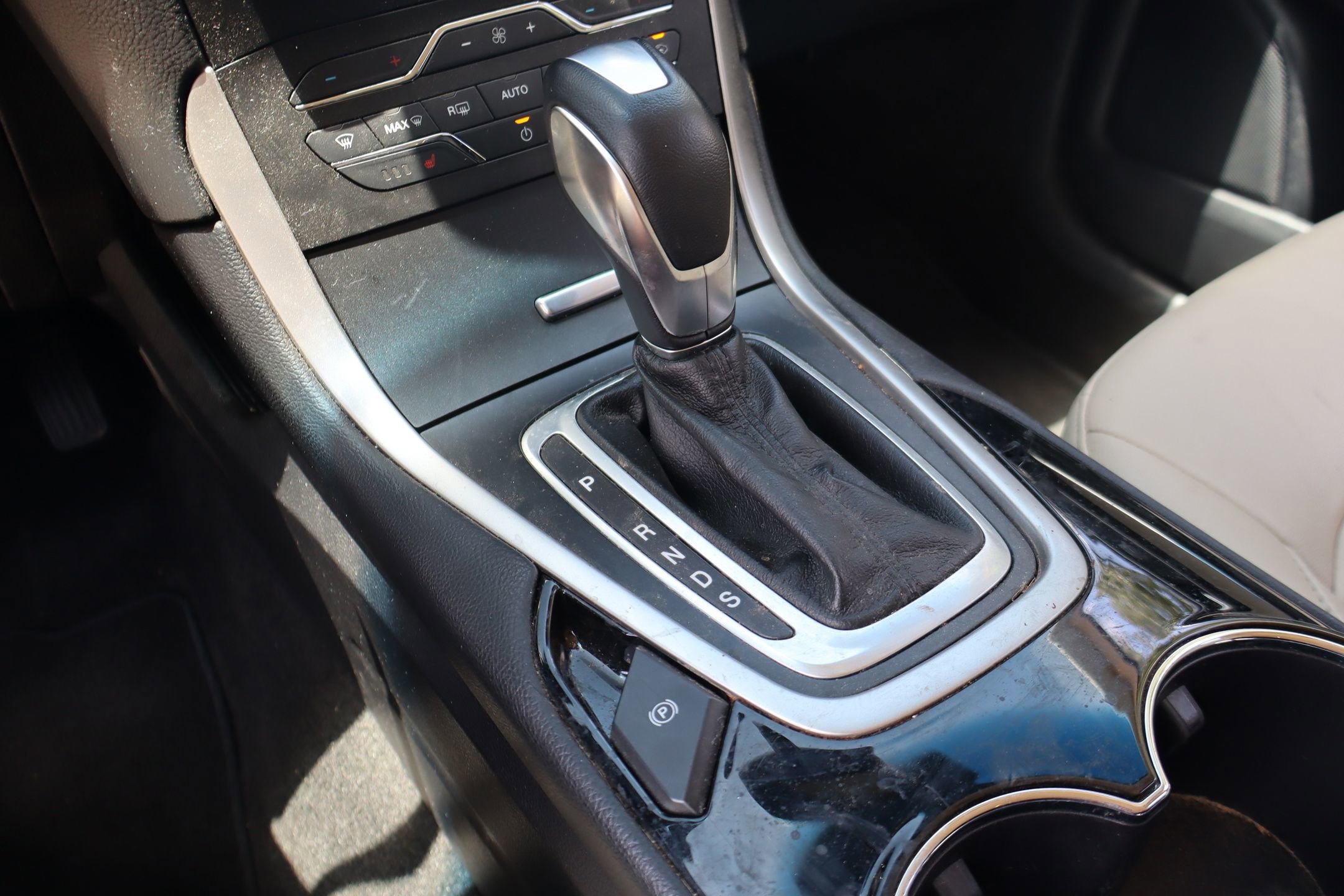 Used 2018 Ford Edge SEL w/ Equipment Group 201A FWD image 18