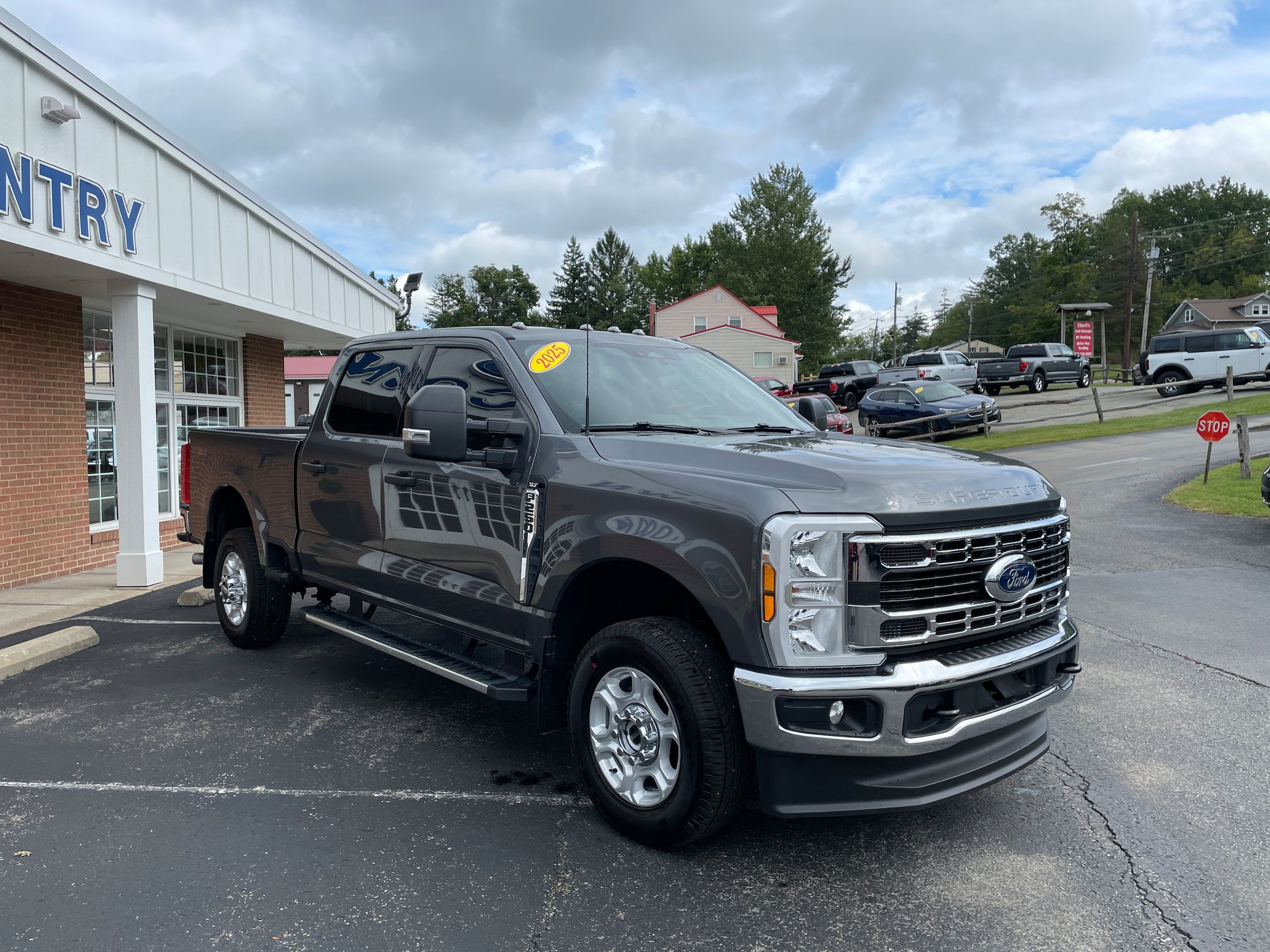 Used 2025 Ford F250 XLT w/ Camper Package AWD/4WD image 3