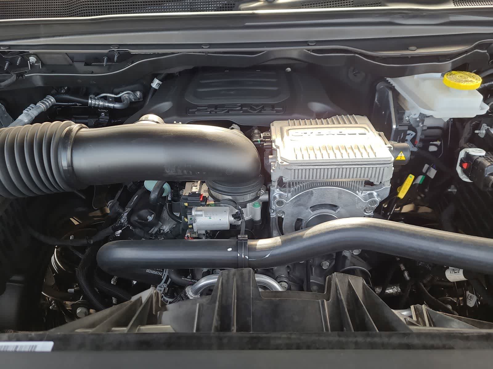 New 2026 RAM 1500 Laramie AWD/4WD image 17