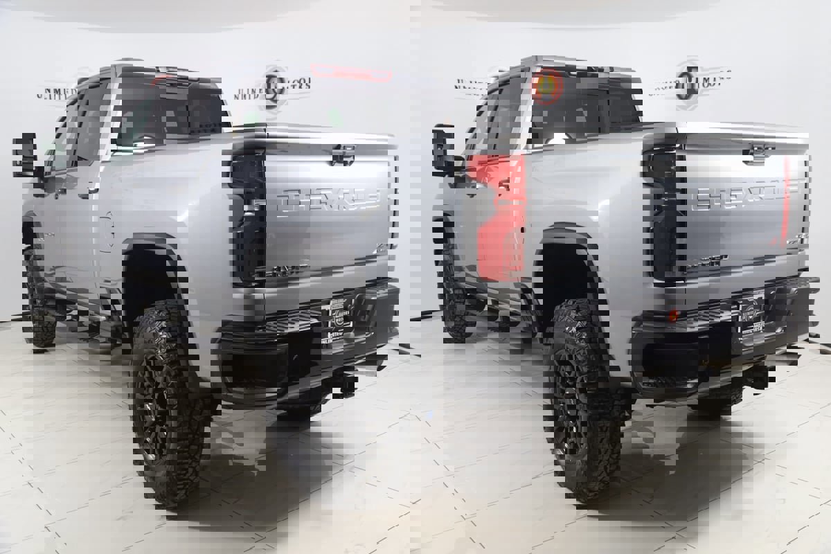 Used 2025 Chevrolet Silverado 2500 ZR2 image 4