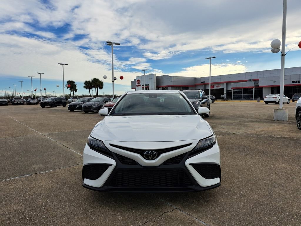 Used 2023 Toyota Camry SE image 2