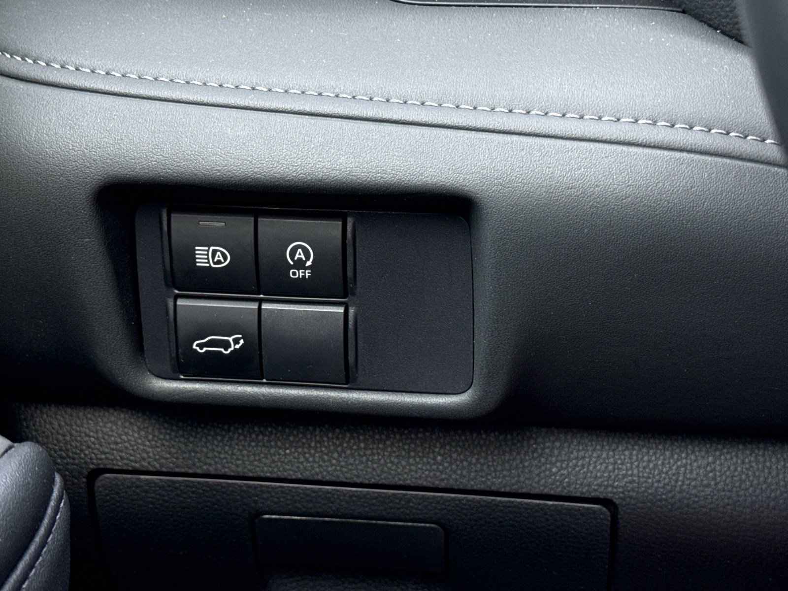 Used 2025 Toyota Highlander LE FWD image 19