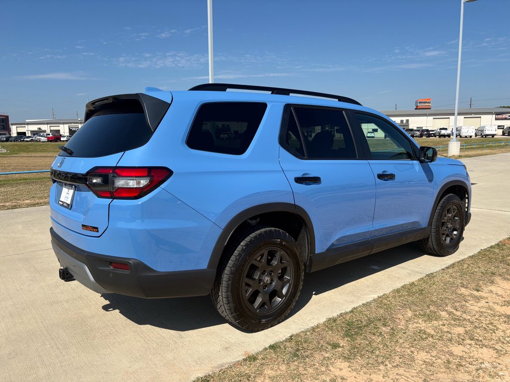 Certified 2025 Honda Pilot TrailSport image 8