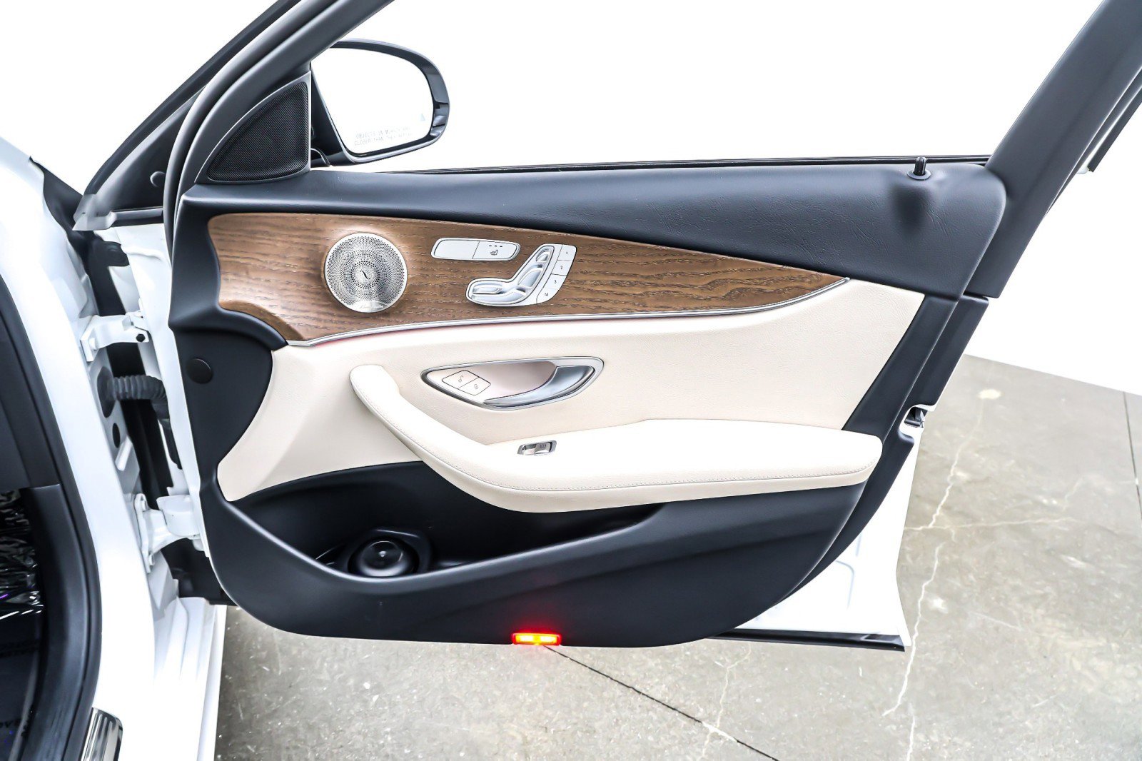 Used 2022 Mercedes-Benz E 350 Sedan w/ AMG Line Exterior image 25